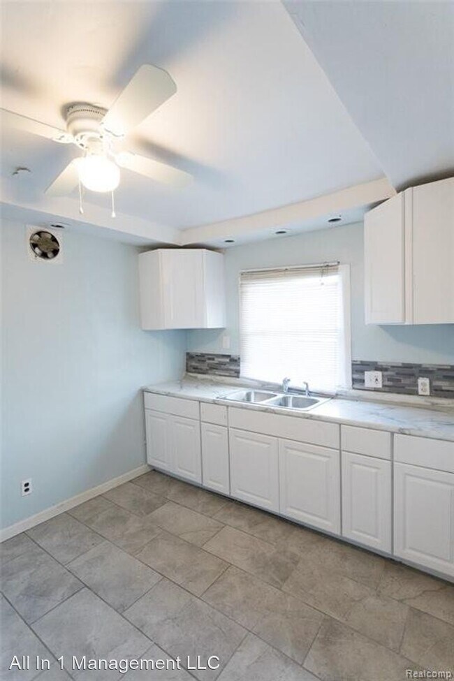 Foto del edificio - 3 br, 1.5 bath House - 14821 Strathmoor