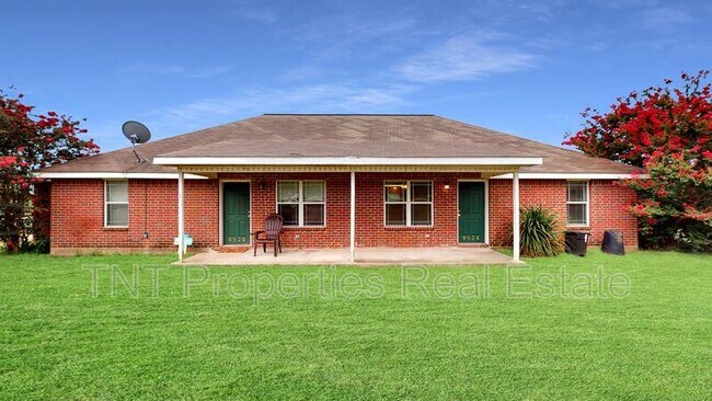 Foto del edificio - 9834 Risky's Ranch Dr
