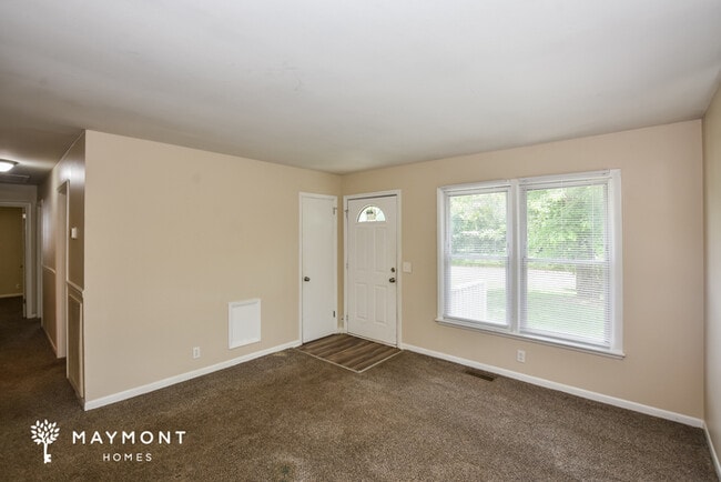 Building Photo - 2855 Greenside Dr NW