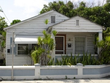 Primary Photo - 412 Truman Ave