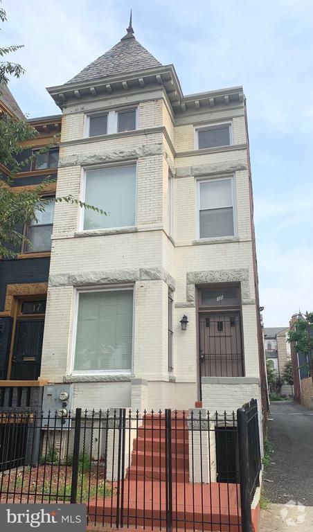 Building Photo - 15 Seaton Pl NW