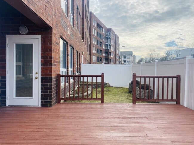 Building Photo - 160 Burkhall St