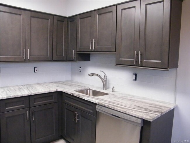 Building Photo - 67 Roundtree Cir