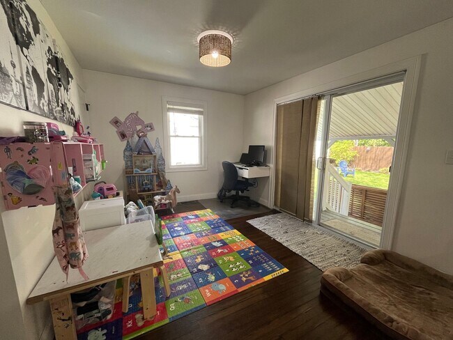 Building Photo - Make Memories in this Lovely Single-Family...