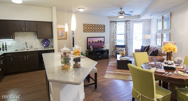 Building Photo - 1 br, 1 bath Condo - 1800 Holmes Rd