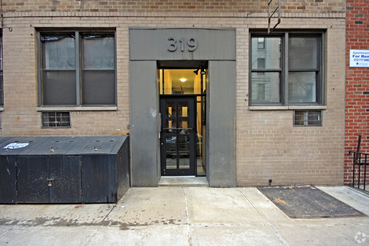 Building Photo - 319 E 90th St
