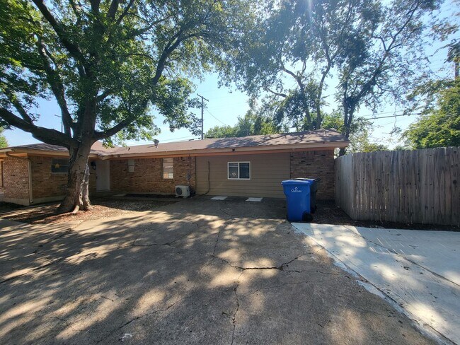 Foto del edificio - 1503 E Wells Ave