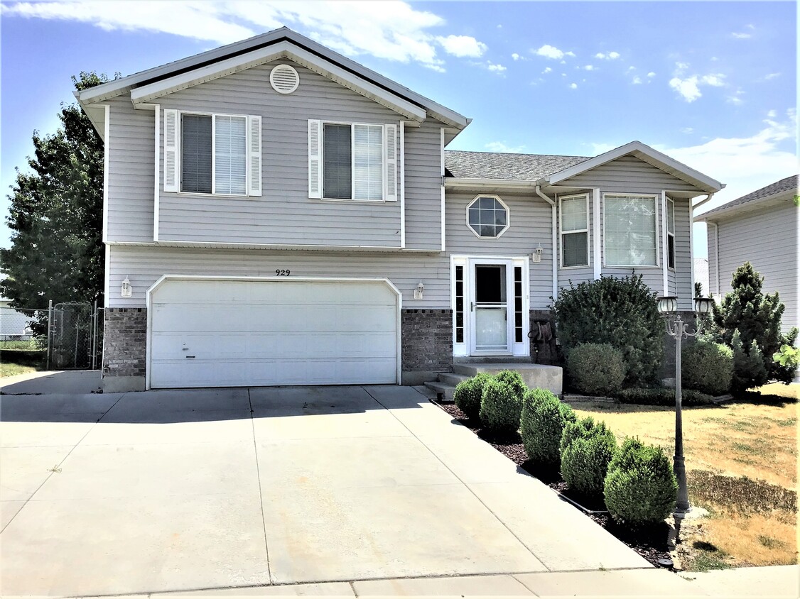 Primary Photo - 929 Canfield Dr