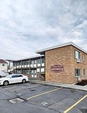 Building Photo - 615 S Alder St