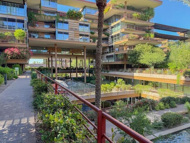 Foto del edificio - 7137 E Rancho Vista Dr