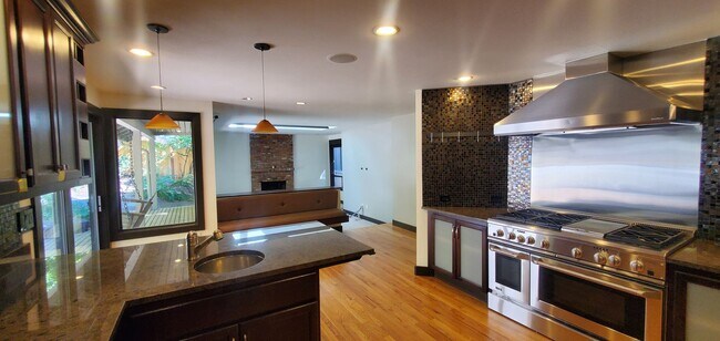 Foto del edificio - Bellevue 98004, Convenient Location