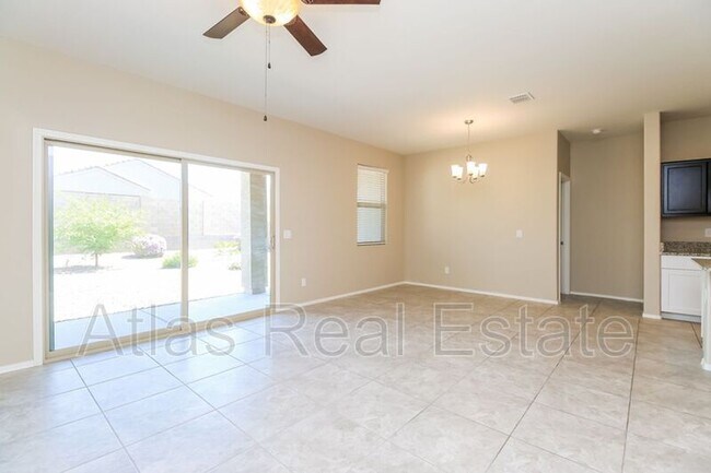 Foto del edificio - 4848 E Chromium Rd