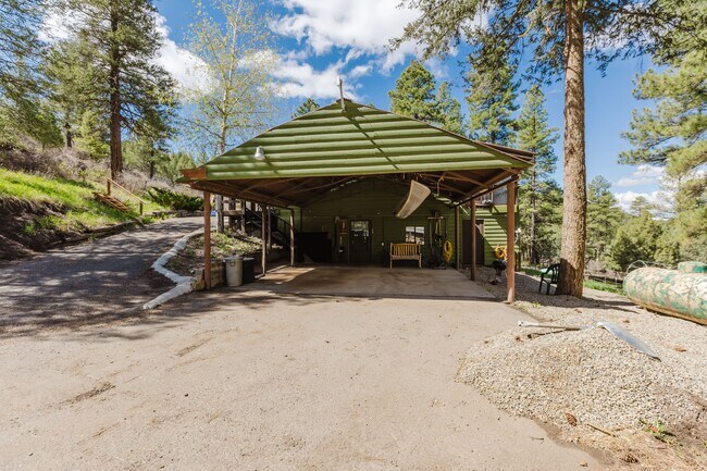 Foto del edificio - 77 Navajo Ln