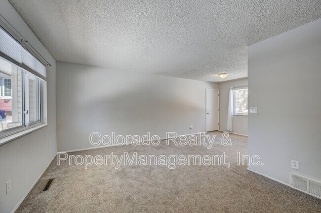 Building Photo - 4935 Montebello Dr