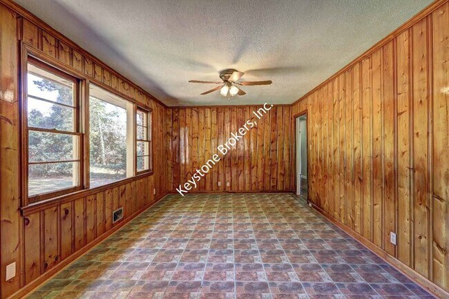 Building Photo - 2727 Cowan Dr