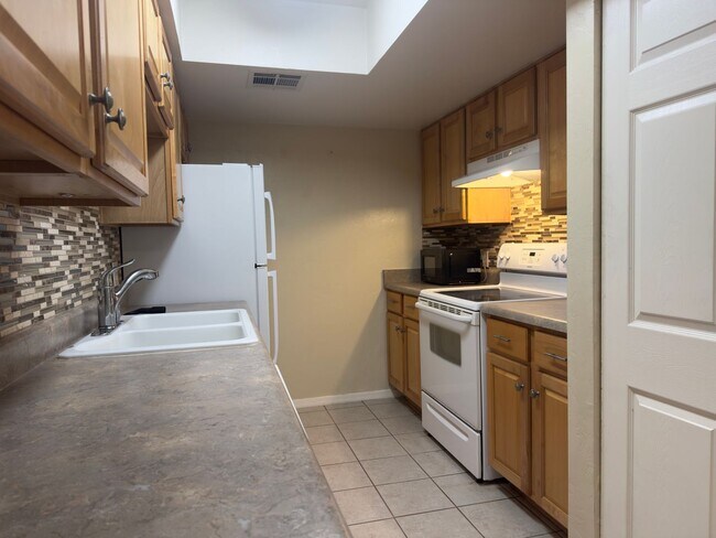 Foto del edificio - Tucson Apartment for Rent – Gated Communit...
