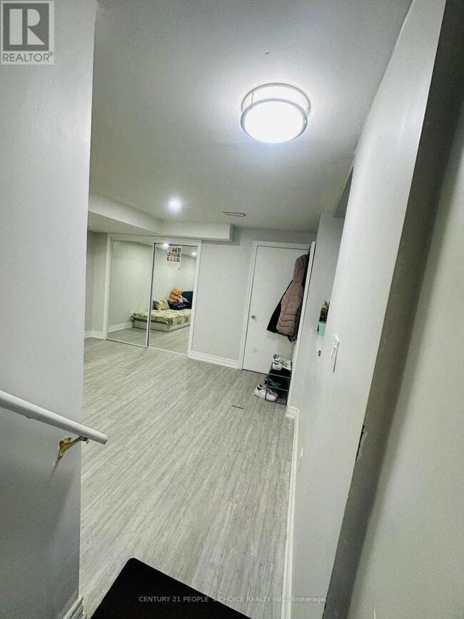 Building Photo - 19 Sculptor St