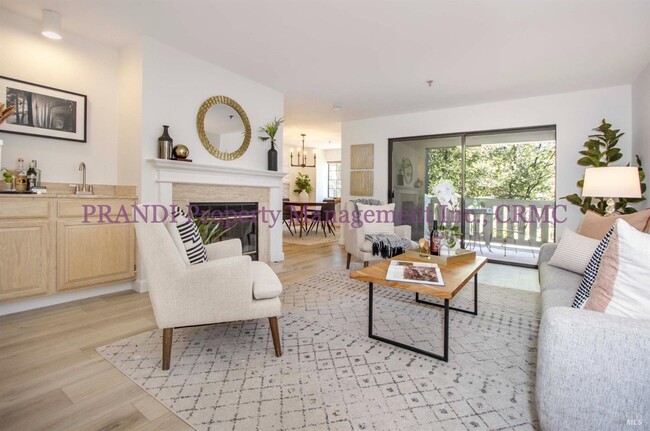 Building Photo - Pacheco Valley Townhouse with New Floors a...