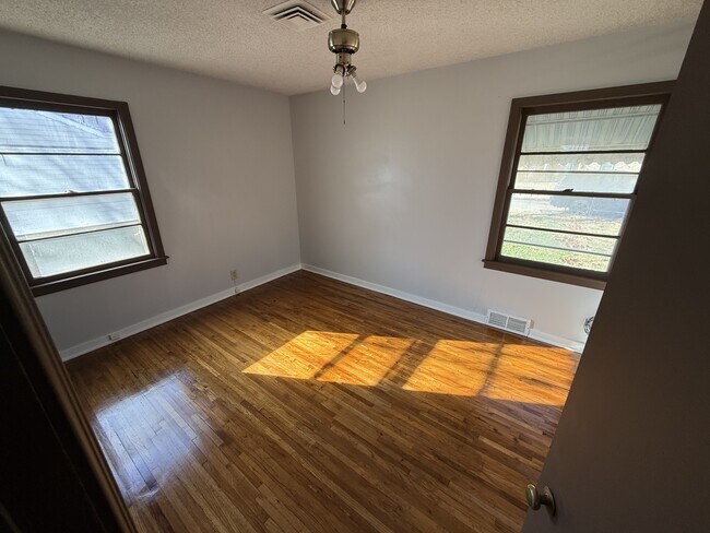 Foto del edificio - 1036 College Ln