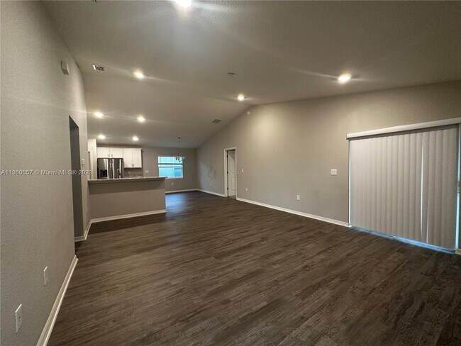 Foto del edificio - 645 Vittorio Dr