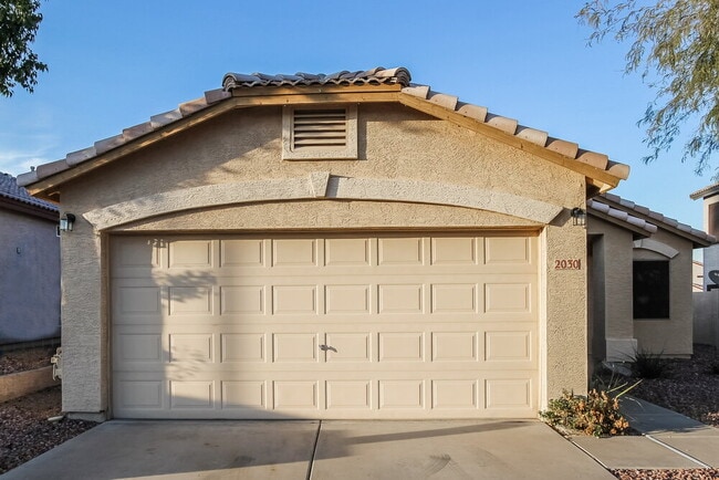 Building Photo - 2030 E Wahalla Ln