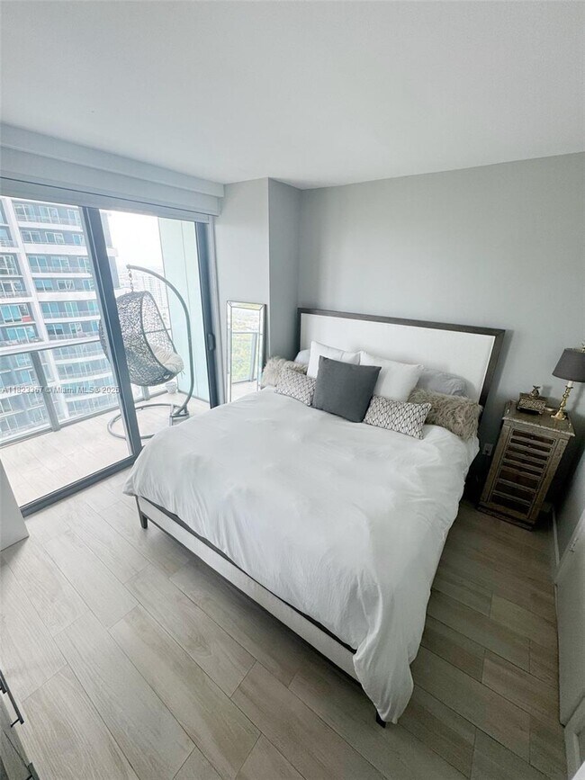 Foto del edificio - 1300 S Miami Ave