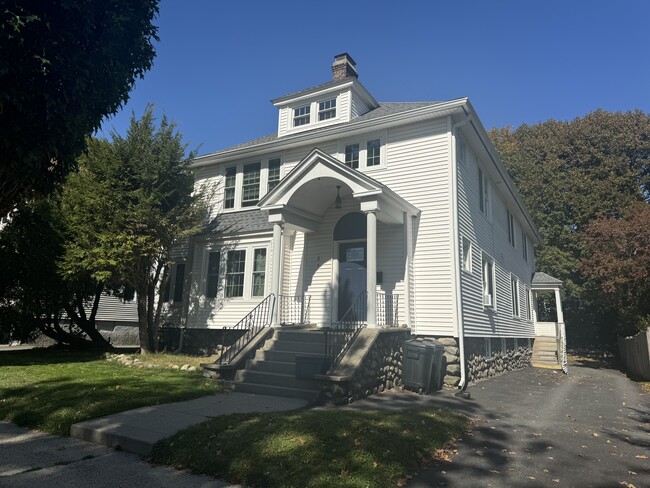 Building Photo - 25 Wawecus Rd