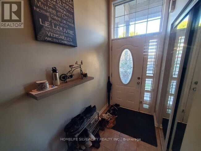 Building Photo - 68 Lathbury St