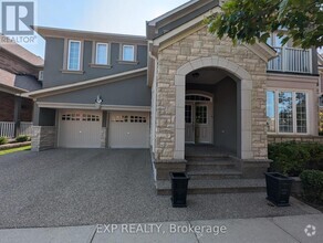 Building Photo - 447 Wettlaufer Terrace