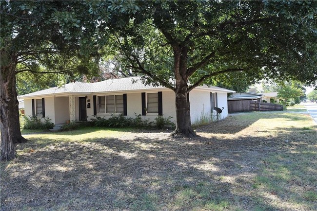 Building Photo - 1421 Arlington Dr