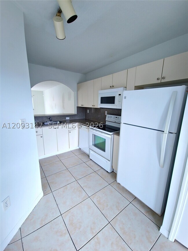 Foto del edificio - 940 NE 33rd Terrace