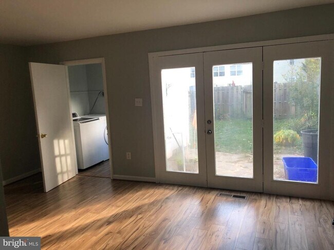 Foto del edificio - 5529 Green Dory Ln