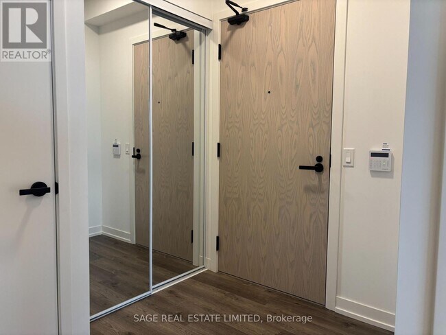 Building Photo - 8 Interchange Wy