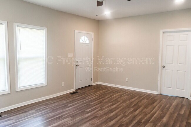 Foto del edificio - 614 W 2nd Ave
