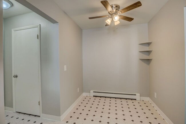 Building Photo - 522 Elliott Ave