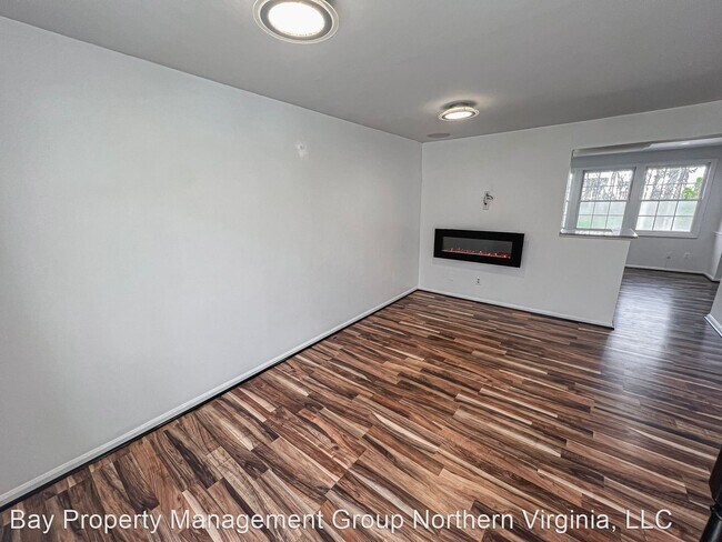 Building Photo - 2 br, 2.5 bath House - 6587 Skylemar Trail