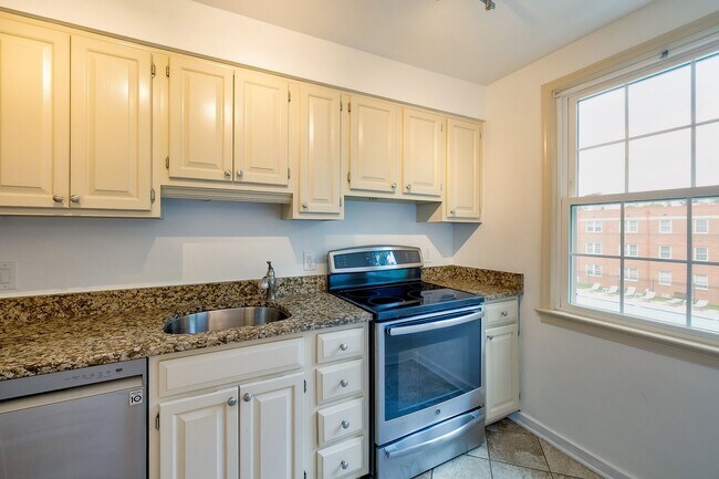 Foto del edificio - Charming 1BR/1BA in Silver Spring – $500 Move-In Credit (Look & Lease by March 1!)