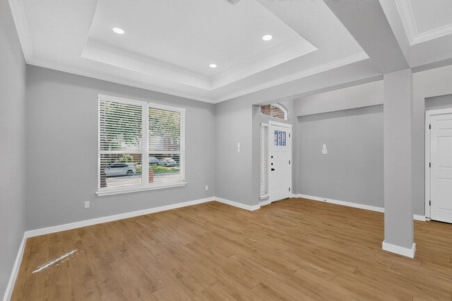 Building Photo - 720 Cliffmoor Dr