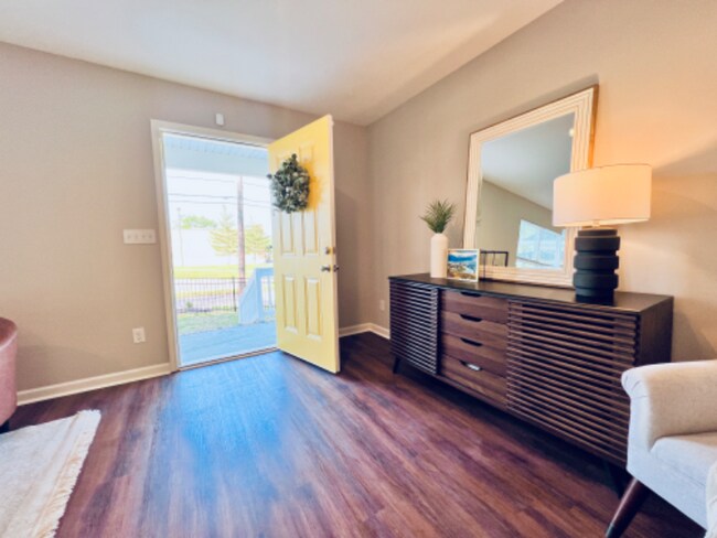 Foto del edificio - 2106 Duncan Ave