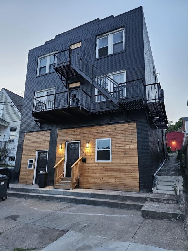 Building Photo - 1257 8th Ave