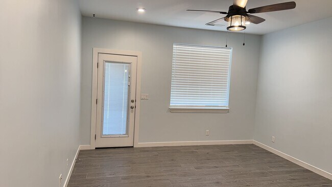Foto del edificio - Modern 3 Bedroom Home with Spacious Layout!