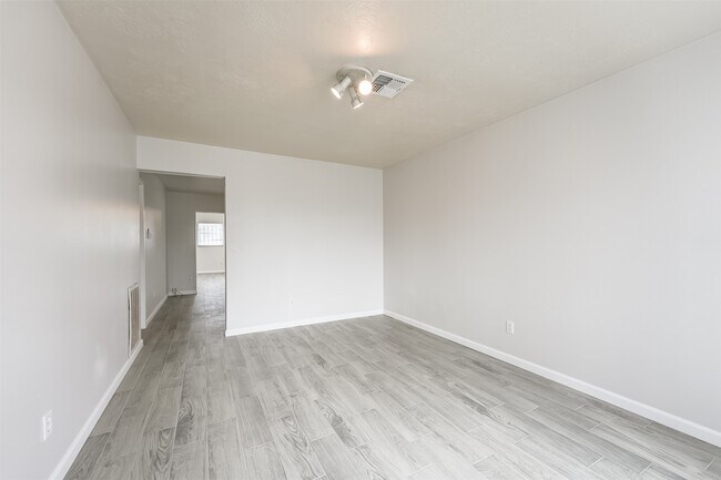 Foto del edificio - 15222 Wickbriar Dr