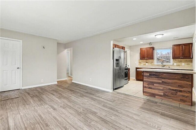 Foto del edificio - 5807 Averill Ave SW