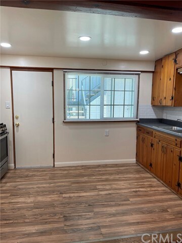 Foto del edificio - 325 N Monterey St