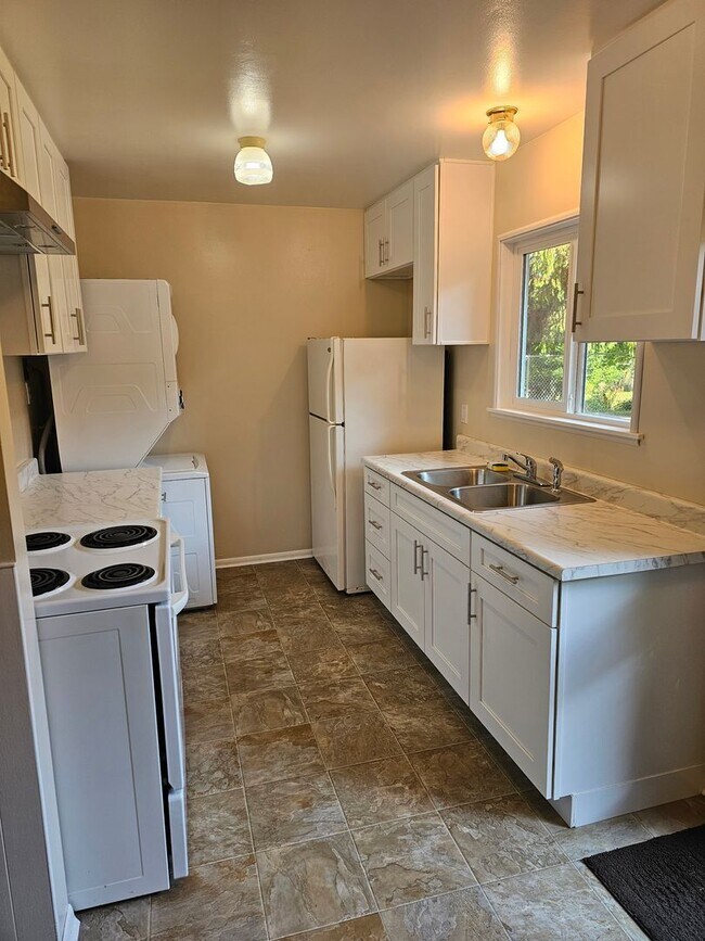 Foto del edificio - West hill Auburn - Darling 3 bed 1 bath ra...