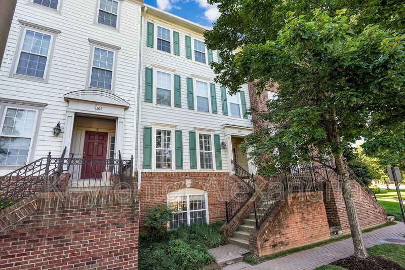 Foto principal - 1603 A Potomac Greens Dr