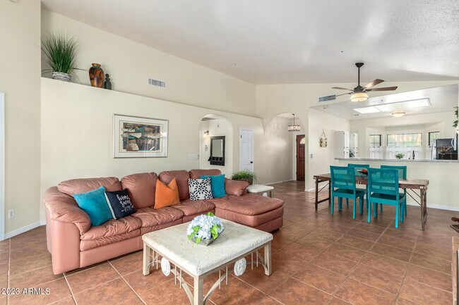 Foto del edificio - 9159 E Poinsettia Dr