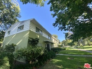 Building Photo - 5431 Village Green