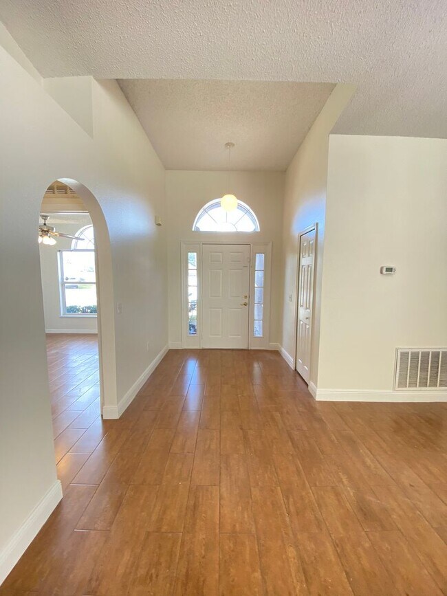 Foto del edificio - Corner Lot Home / 3 bedroom / 2 bathroom h...