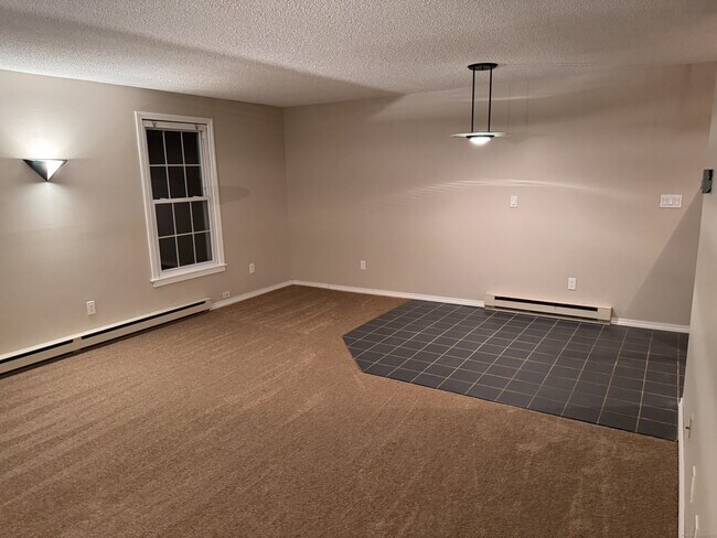 Foto del edificio - 239 Old Farms Rd